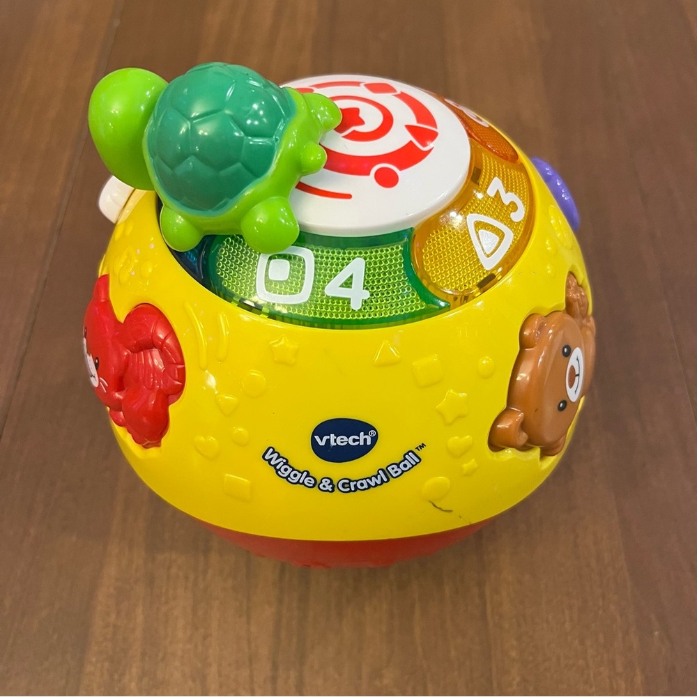 Vtech Wiggle and Crawl Ball with lights and sounds for 6m+